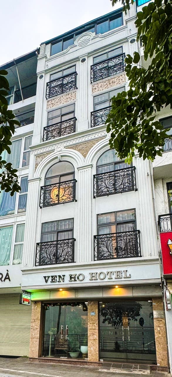 Mặt tiền Ven Hồ Hotel tại Nguyễn Đình Thi, Tây Hồ, Hà Nội
