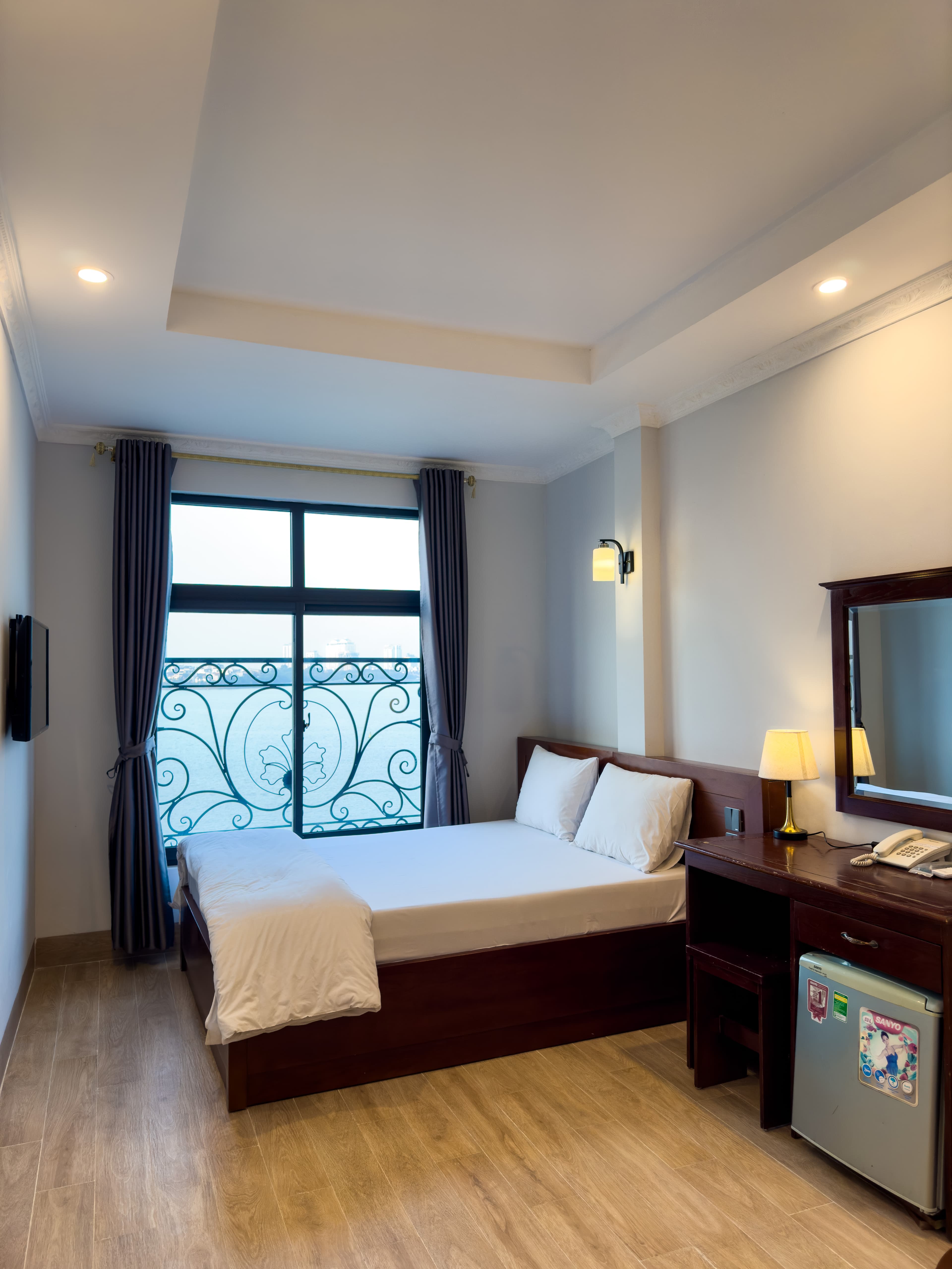 Phòng Đôi View Hồ Tây 9
